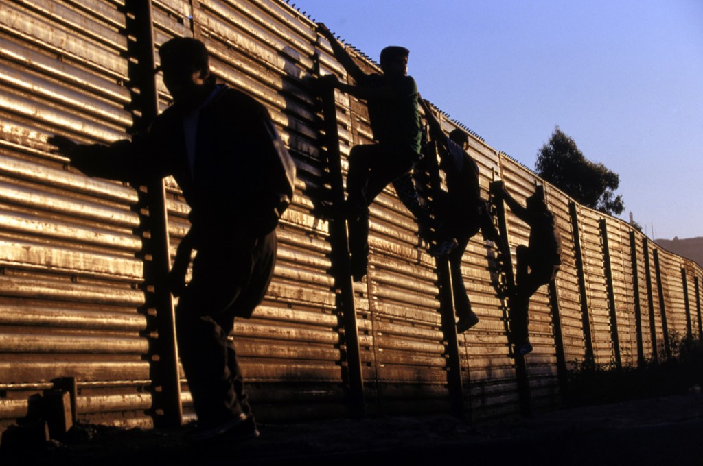 92 inmigrantes indocumentados detenidos en dos incidentes