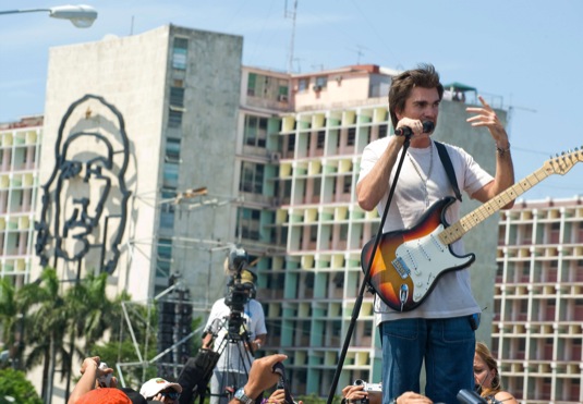 Juanes por una sola familia cubana