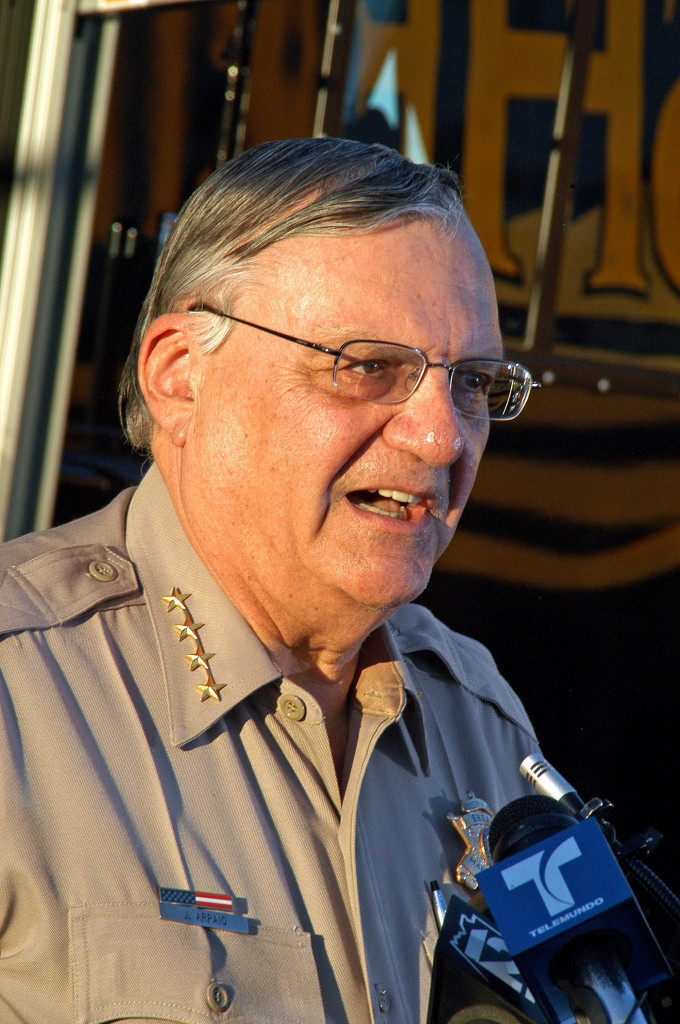 Arpaio pone en marcha operativo pese a críticas
