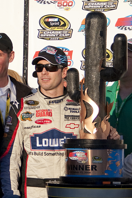 Jimmie Johnson dominó la pista en Phoenix, Montoya termina en el octavo lugar