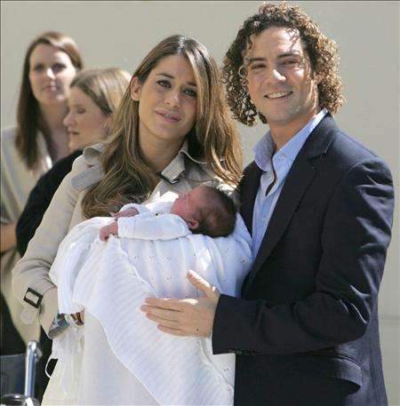 David Bisbal presenta a su hija Ella