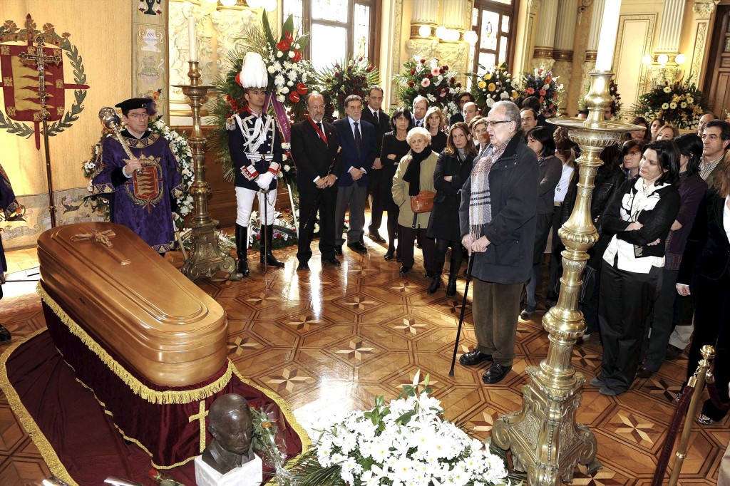 La Academia Norteamericana de la Lengua Española llora la muerte de un maestro de la prosa castellana
