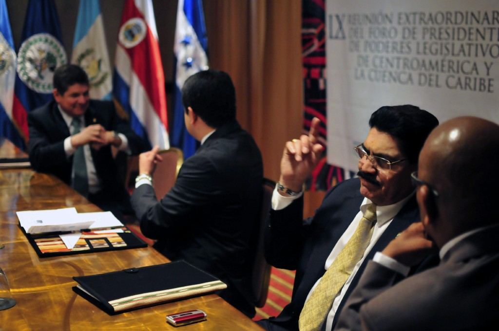 Parlamentarios centroamericanos presionarán para derogar la ley de Arizona