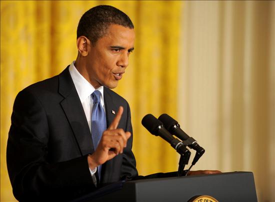 Obama dice que el Gobierno dirige las operaciones de BP contra el vertido