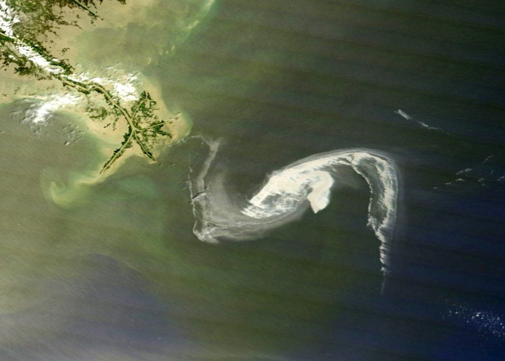 Satélites de NASA siguen el rastro de vertido de petróleo en Golfo de México