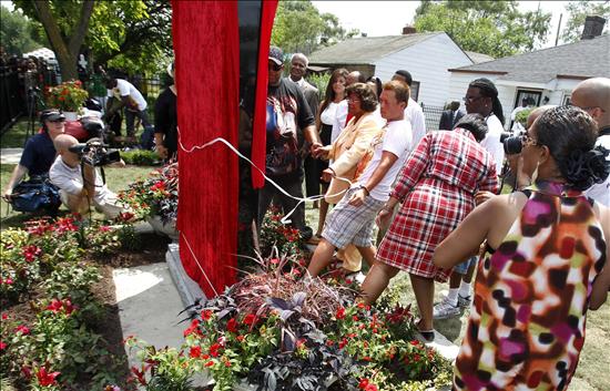 Familia y fans de Jackson le rinden tributo en el aniversario de su muerte