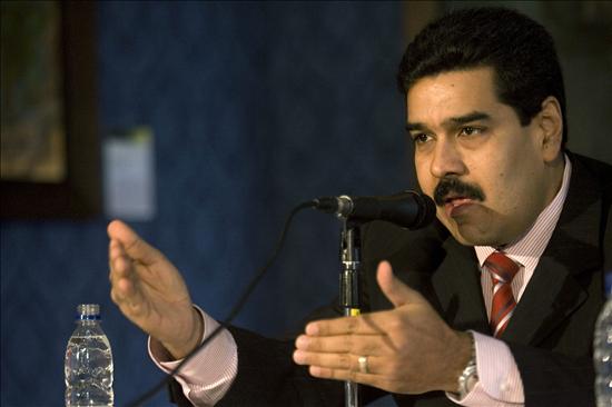 Uribe aviva la tensión con amenaza de denuncia internacional contra Venezuela