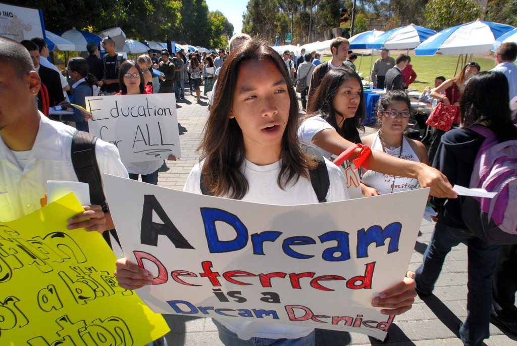 Continúan la lucha por reactivar el DREAM Act