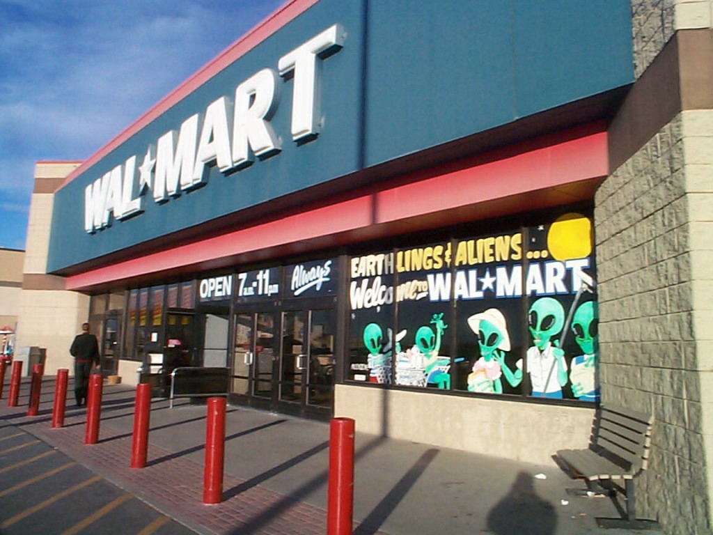 Dos muertos y dos heridos en balacera en un Wal-Mart