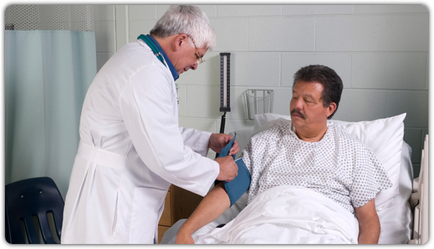 Iniciativa busca que hospitales de Arizona verifiquen estatus de pacientes