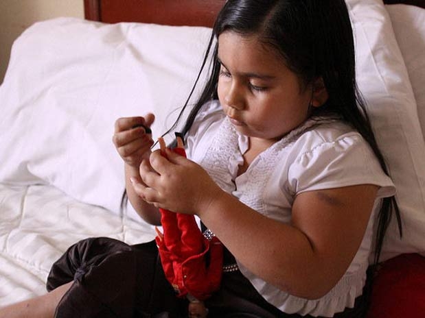 Niña de 4 años se reúne con sus padres tras ser deportada