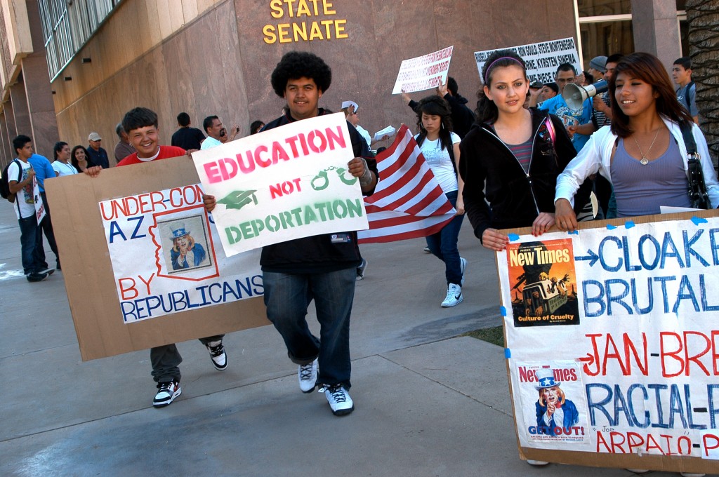 Senado de Arizona rechaza iniciativas sobre inmigración ilegal