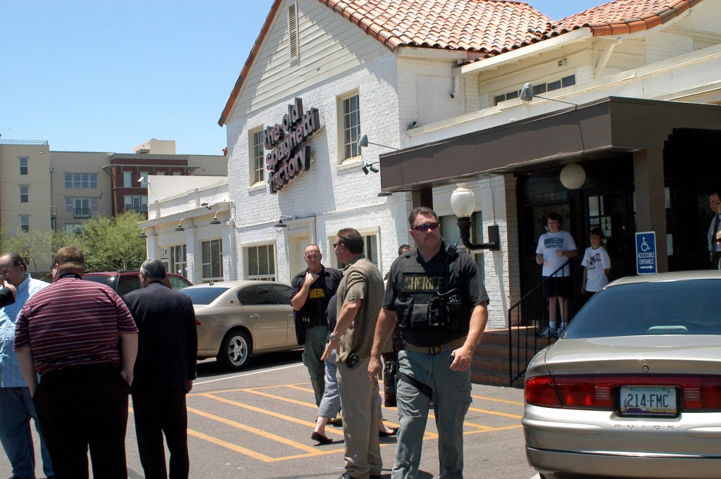 Realizan arrestos en tradicional restaurante en el centro de Phoenix