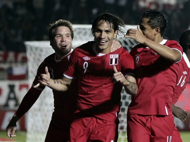 Uruguay y Chile juegan por la punta del Grupo C