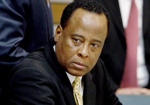 Testigo cuestiona el equipamiento usado por el médico de Michael Jackson