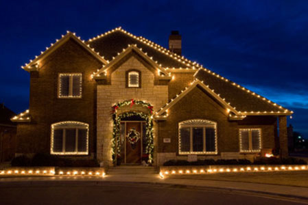 Tome las precauciones adecuadas al colocar sus luces navideñas