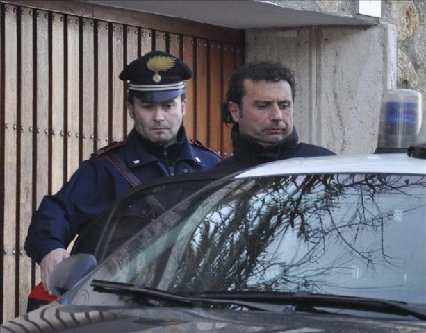 Costa Cruceros suspende al capitán del crucero, acompañado en el naufragio por una misteriosa joven