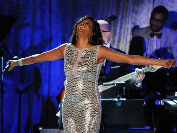 Artistas celebran la vida de Houston en gala previa al Grammy