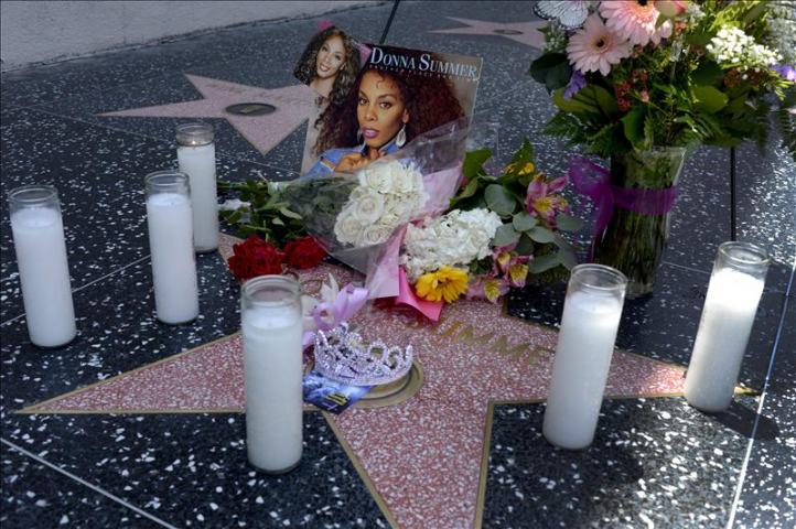 Muere Donna Summer, la reina de la música disco, a los 63 años