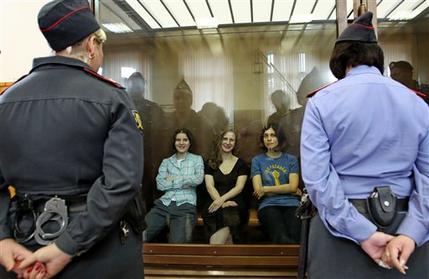 Dos años de cárcel a las tres miembros de Pussy Riot