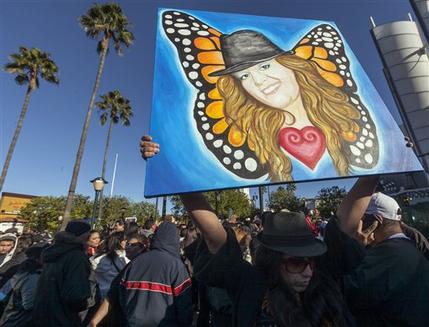 Jenni Rivera es celebrada en homenaje póstumo