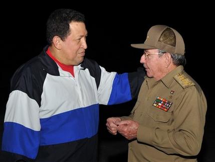 Chávez es sometido a “complejos” tratamientos, según Maduro