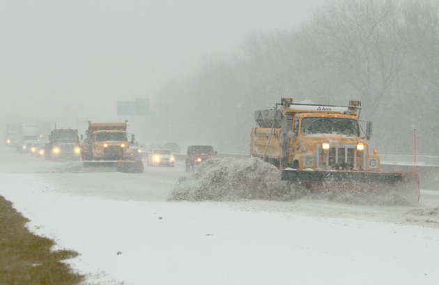 Ventisca cubre de blanco región central de Estados Unidos y se dirige a Nueva Inglaterra