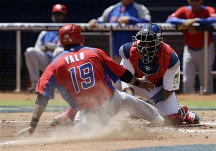 Clássico: Dominicana gana a Puerto Rico y jugará con Holanda