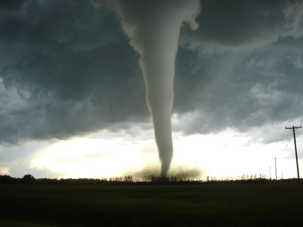 Investigan influencia de calentamiento en tornados