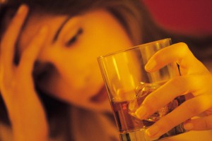 Las mujeres deberían olvidarse del vino y de los panes después de que un nuevo estudio descubriese que la dañina combinación de alta ingesta de alcohol y alto índice de masa corporal (BMI) causa un mayor riesgo de enfermedad hepática crónica