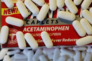 Aunque el Acetaminofén es seguro y efectivo cuando se usa siguiendo las indicaciones del proveedor de servicios de salud o las instrucciones de la etiqueta, tomar más de lo recomendado es una sobredosis y puede causar daño al hígado.