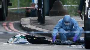 "Nunca cederemos ante el terror o terrorismo en cualquiera de sus formas", dijo Cameron en la puerta de su oficina, en Downing Street. "No fue sólo un ataque contra Reino Unido y el estilo de vida británico, sino también una traición al islam y las comunidades musulmanas que han dado tanto a nuestro país. No hay nada en el islam que justifique este acto totalmente atroz".