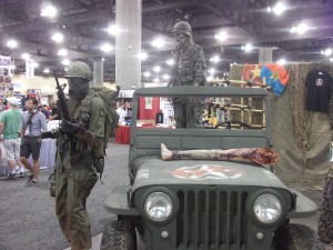 El desfile de los muertos vivientes fue masivo en el reciente Comicon celebrado en Phoenix el fin de semana de Memorial Day. En esta versión # 13 de la convención más importante en su género, el público asistente pudo ver a la vez algunos Batmans y Dr. Whos entre los cazadores de zombis. (Foto Ernesto Moncada/ Panorama Online).
