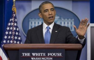 El presidente estadounidense Barack Obama habla durante una sesión informativa en la Casa Blanca, el viernes 19 de julio de 2013, en Washington, sobre la muerte a tiros del adolescente Trayvon Martin a manos del ex vigilante vecinal George Zimmerman. (Foto AP/Carolyn Kaster)