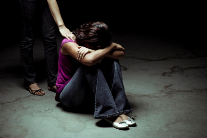 El consumo de drogas entre los adolescentes hispanos es significativamente más elevado que otros grupos étnico