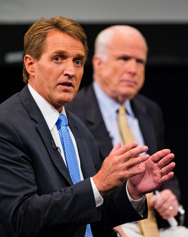 McCain y Flake hablan de inmigración en Arizona