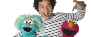 Interpretado por el actor boricua de 26 años Ismael Cruz, Mando se une al programa en su 44ª temporada, en la que enseñará canciones y palabras en español en coincidencia con el Mes de la Hispanidad.
