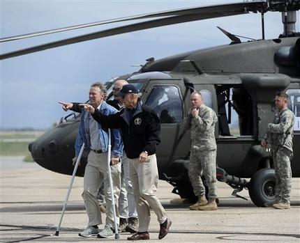 Hallan con vida a 6 personas tras inundaciones en Colorado
