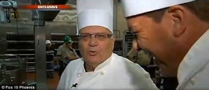 “Es una buena dieta con la que seguirán obteniendo las 2.800 calorías diarias. Quizás no les vaya a gustar, estoy seguro que no les va a gustar. Pero saben que si no les gusta, no vayan a la cárcel”, dijo Arpaio.