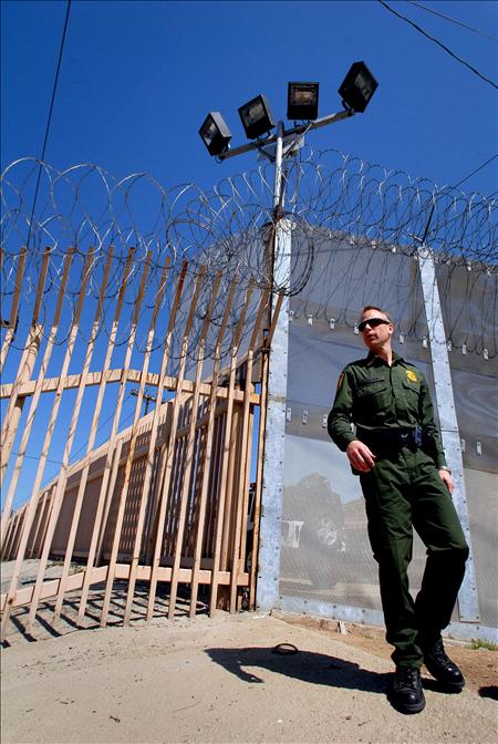 ACLU denuncia abusos en frontera Arizona-México