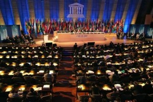 Foto del miércoles, 6 de noviembre del 2013 de la 37ma sesión de la Conferencia General de la UNESCO en París. Estados Unidos e Israel han perdido el derecho al voto en el organismo por haber incumplido una fecha clave, dos años después de dejar de pagar sus cuotas en protesta por la decisión de admitir a Palestina como miembro. (Foto AP/Michel Euler)