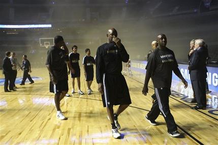 Evacuan arena antes de juego de los Spurs de San Antonio y los Timberwolves de Minnesota