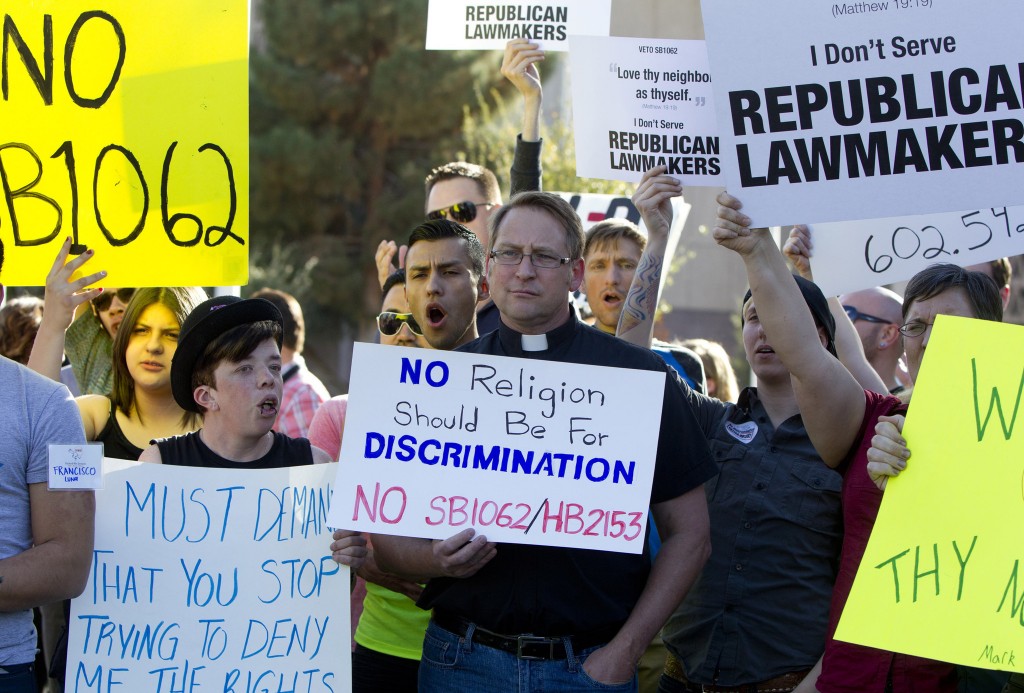 Senadores republicanos de Arizona piden veto sobre ley SB1062