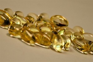 La vitamina E y el beta caroteno fueron singulares. De seis ensayos aleatorios controlados, el tipo de estudio que produce la evidencia más firme, ninguno halló unos beneficios significativos de la vitamina E contra las enfermedades cardiacas ni el cáncer, llevando al grupo de trabajo a desaconsejar su uso. Otros seis ensayos clínicos del beta caroteno no hallaron beneficio, y dos hallaron pruebas de daño.