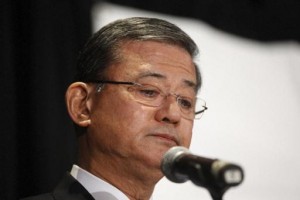 El secretario de Asuntos de Excombatientes de Estados Unidos, Eric Shinseki, renunció el viernes tras una reunión a puerta cerrada con el presidente Barack Obama, poco después de disculparse públicamente por los profundos problemas que plagan los servicios médicos para los veteranos de guerra, que el propio Obama calificó de "totalmente inaceptables".(AP)