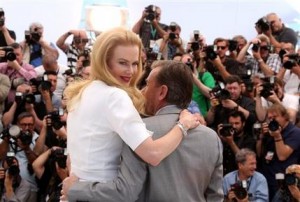 La actriz Nicole Kidman y el actor Tim Roth posan con motivo del estreno del filme "Grace of Monaco" en la 67a edición anual del Festival de Cine de Cannes, el miércoles 14 de mayo del 2014 en Cannes, Francia. (Foto por Joel Ryan/Invision/AP)