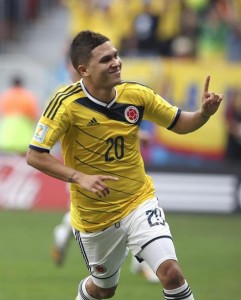 El centrocampista colombiano Juan Quintero celebra el gol marcado ante Costa de Marfil, el segundo del equipo, durante el partido Colombia-Costa de Marfil, del Grupo C del Mundial de Fútbol de Brasil 2014, en el Estadio Nacional de Brasilia, Brasil, hoy 19 de junio de 2014. EFE/Fernando Bizerra Jr. 
