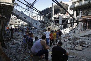 Tras 24 días de un conflicto devastador entre el movimiento islamista Hamas e Israel, la cifra de palestinos muertos es de 1.395 y hay más de 8.100 heridos, la mayoría civiles, según los servicios de emergencia. Más de 245 niños figuran entre los muertos, según Unicef.