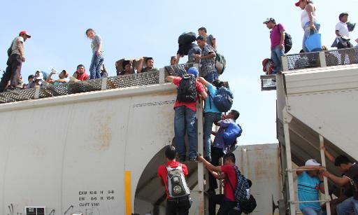 Acuerdan impedir a los migrantes el uso del tren La Bestia en México