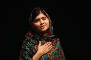 El comité del Premio Nobel destacó  al conceder el premio a Malala su "ejemplo" y su "lucha heroica", que la han convertido en "portavoz principal" de la lucha por los derechos de las niñas a la educación. Cubierta con un colorido velo islámico, Malala explicó que se enteró de que había ganado el Premio Nobel porque se lo dijo una profesora durante la lección de química, y agradeció el apoyo recibido de maestros y compañeros.